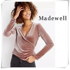 Madewell Architect Ballet Velvet Wrap Top,
NWT
Dusty Mauve Sz S